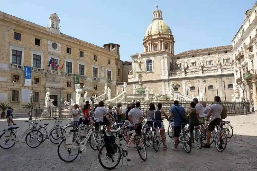 Tour in bicicletta