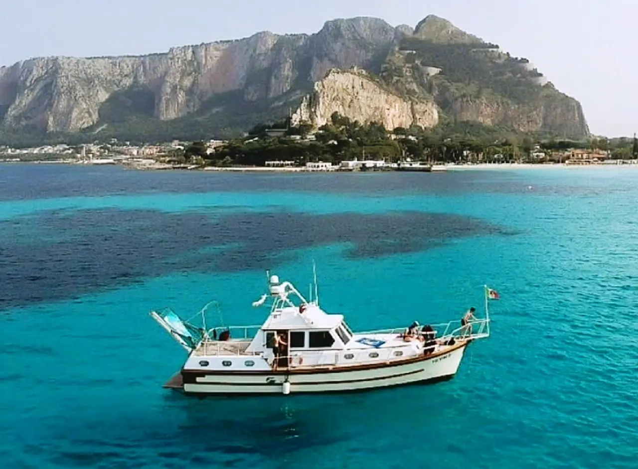Giro in barca dalla Cala